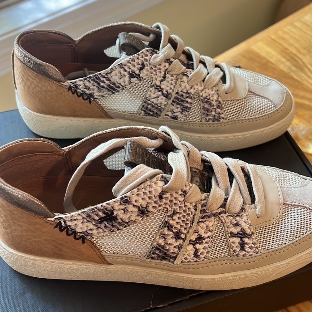 Frye size 6M NEW in the box Western Overlay Low Lace sneaker off white multi